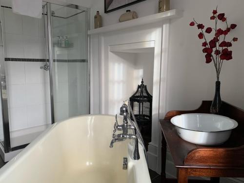 ห้องน้ำ, Gothic House in อีท แกรนสเตรด