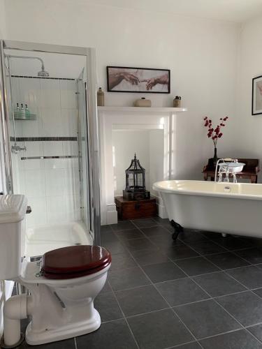 ห้องน้ำ, Gothic House in อีท แกรนสเตรด