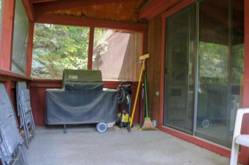 Regent Hilltop Cabin