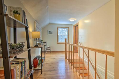 Hampton Quiet Corner Cottage with Fireplace and Yard in Mystic (CT)