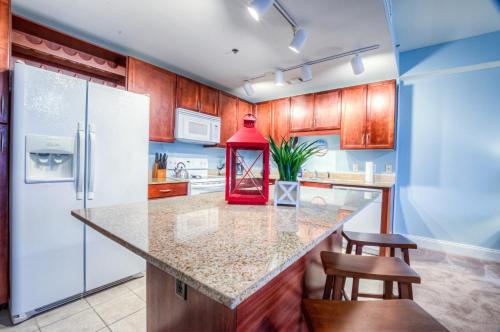 Laketown Wharf 1514! 1 BD 2 Bathroom with Amazing Amenities - image 8