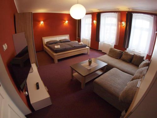 1 king bed, 1 sofa bed