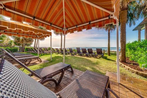 Hosteeva Oceanfront Studio w Pool, Oceanfront Fire Pit and more