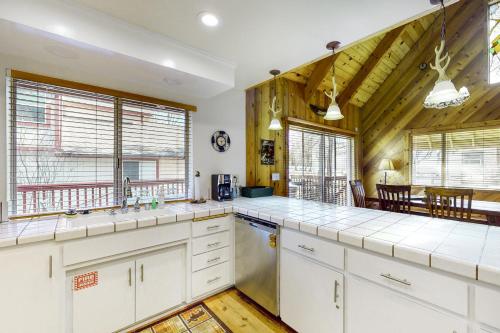 Cottage in the Woods - image 5