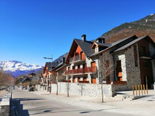 Home In Benasque - image 6