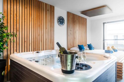 สปา, Apartments Sunrise Banovci in บานอฟชี