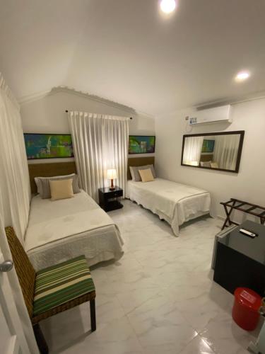 Twin Room image 7