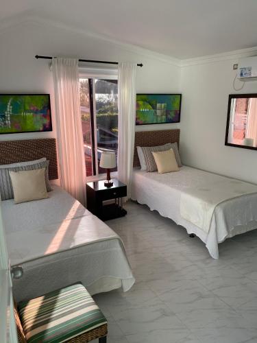 Twin Room image 4