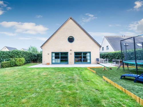 Exotic Villa in Oostende with Garden gîte à louer Molendorp