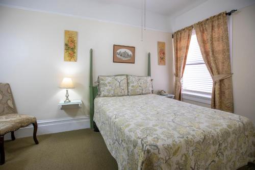 Double Room with Shared Bathroom room in Hayes Valley Inn