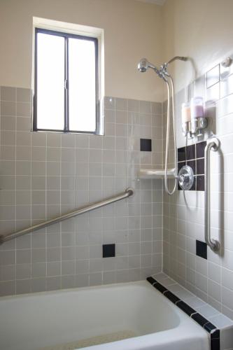 Queen Room with Shared Bathroom image 10