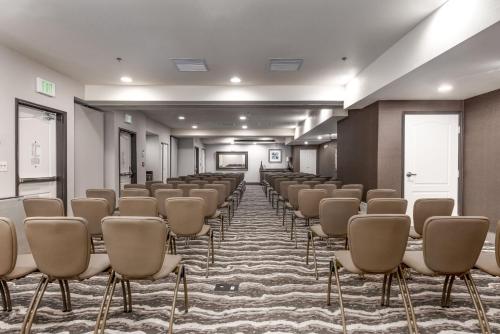 홀리데이 인 익스프레스 웨스트밸리시티 바이 IHG - 회의실/연회장