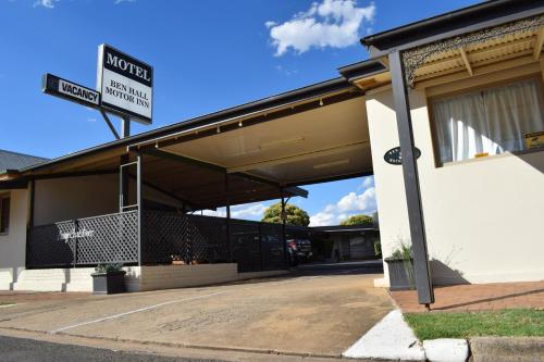 Buitenkant, Ben Hall Motor Inn near Luchthaven Forbes