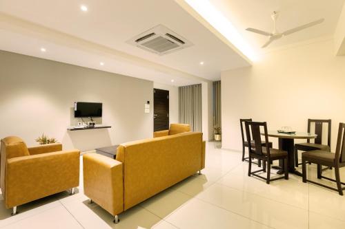 Hotel Paramount Suites & Service Apartments