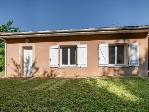 Ravishing Villa in Masseube with Swimming Pool gîte à louer Betcave-Aguin