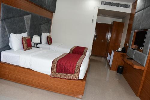 Deluxe Twin Room image 3