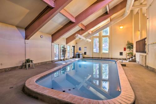 Ski-in/out Access + Hot Tub! Breckenridge Condo - Breckenridge, CO