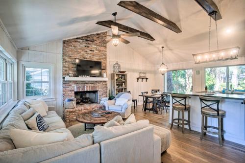 Charming Simons Cottage with Porch Half Mi to Beach in Demere Park, USA