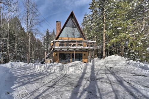 Cozy A-Frame Cabin with Pool Table 8 Mi to Mt Snow! in Wilmington, USA