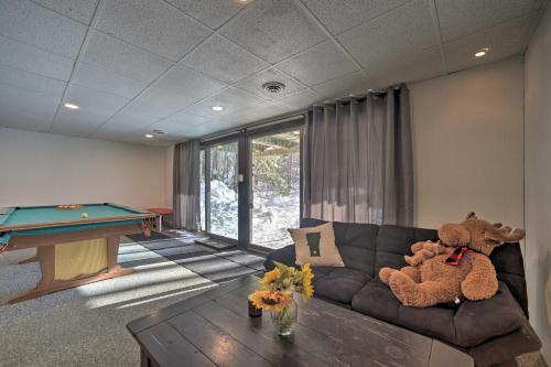 Cozy A-Frame Cabin with Pool Table 8 Mi to Mt Snow! in Wilmington, USA