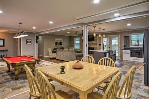 Quiet Home with Billiards Table about 3 Miles to Dtwn - image 3