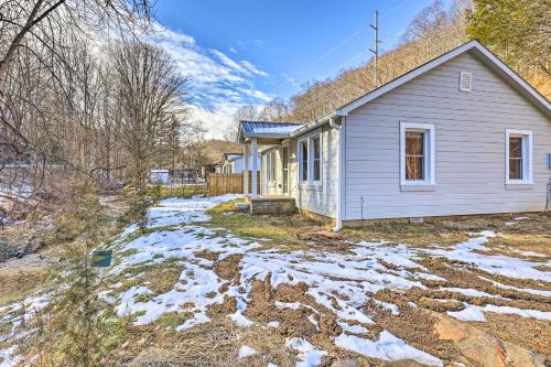 Quaint Appalachian Getaway about 2 Mi to Boone!