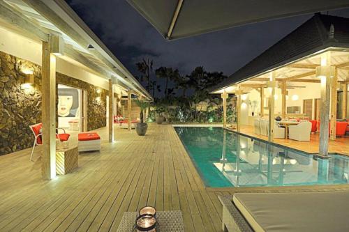 A Comfortable and Modern 4 Bedrooms at the Heart of Seminyak 45 discount !
