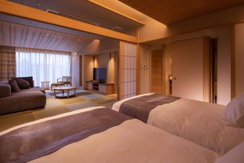 宝塚温泉 ホテル若水Suite Room with Private Semi-open-air Bath
