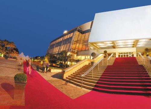 CANNES CITY CENTER - CANNES Rue D'ANTIBES - STUDIO PLEIN CENTRE VILLE
