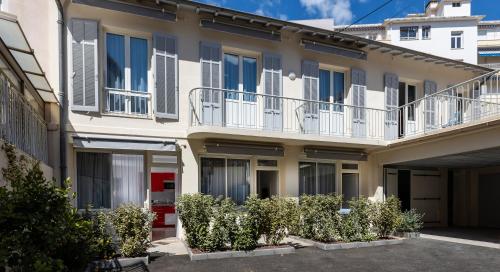 Фасада на хотела, Appartements French Riviera Confidential Centre Ville Juan les Pins proche des plages in Жуан ле Пен