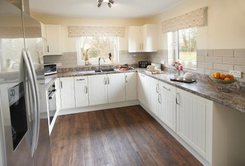 Riverside Farm Cottage - main image