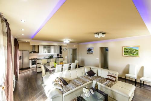 Iekārtas, Villa Pave - Six-Bedroom Villa with Terrace and Swimming Pool in Dubravka