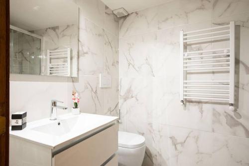 Navona Suite - Split Level with Jacuzzi