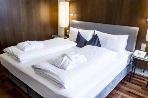 2 twin beds