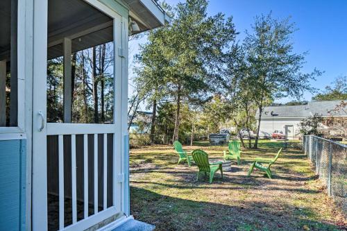 Modern Oak Island Cottage Less Than 3 Miles to Pier!