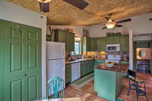 Quaint Countryside Casita 45 Mi to Ft Worth - image 4