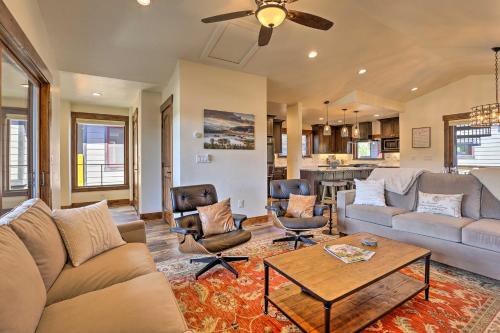Upscale Getaway with Hot Tub Walk to Main St - image 2