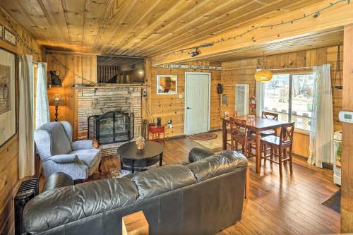 Rustic Cabin with Hot Tub about 5 Mi to Ski Slopes - image 3