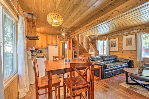 Rustic Cabin with Hot Tub about 5 Mi to Ski Slopes - image 4