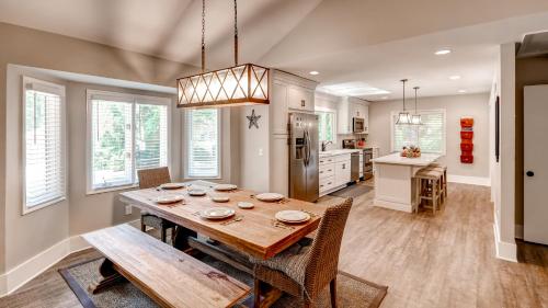Hilton Head Home in Sea Pines half Mi to the Beach! - image 2