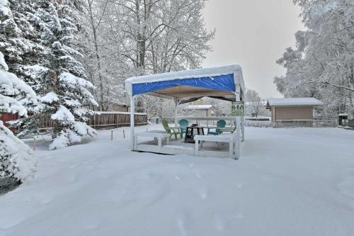 Cozy Apartment Less Than 4 Miles to Downtown Anchorage!