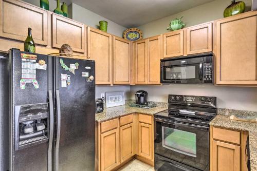 Destin Condo with Amenities Less Than half Mi to Beach! - image 7