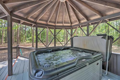 Lavish Broken Bow Home on 6 Acres with Hot Tub!