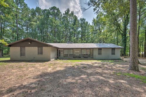 Lavish Broken Bow Home on 6 Acres with Hot Tub!