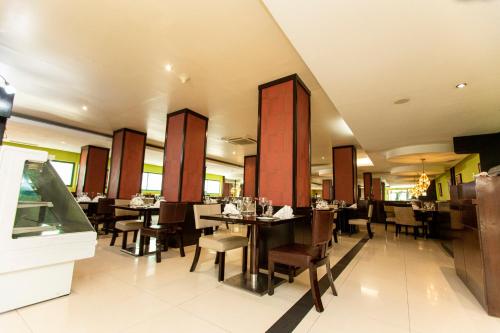 Restaurant, Best Western Premier Accra Airport Hotel in Accra