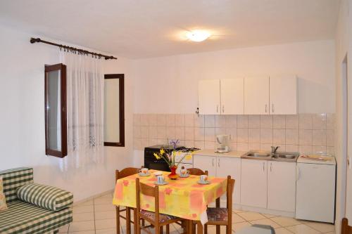 Apartments Ivica 1290 - image 7