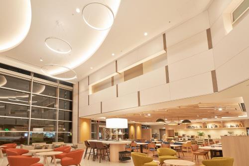 287239081 Holiday Inn & Suites Shin Osaka by IHG