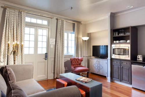One Bedroom Suite  image 8