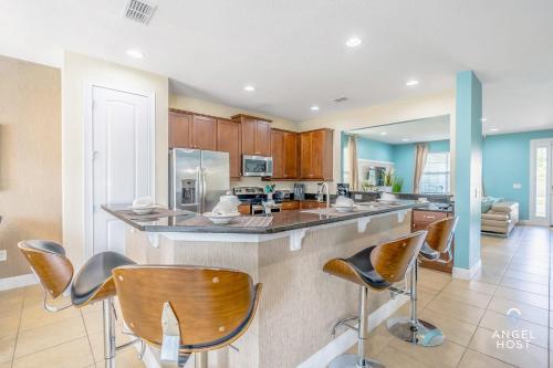 Lovely Home With Pool Spa and Game Room Near Disney! - image 5