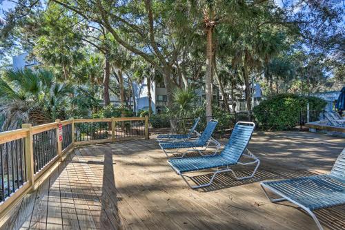 Hilton Head Condo with Pool - half Mi to Beach!